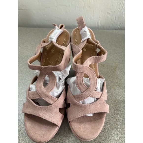 Belle Marie Women’s Wedge 4 Inch Heels Size 8 Beige/Tan New Without Box - Picture 8 of 8